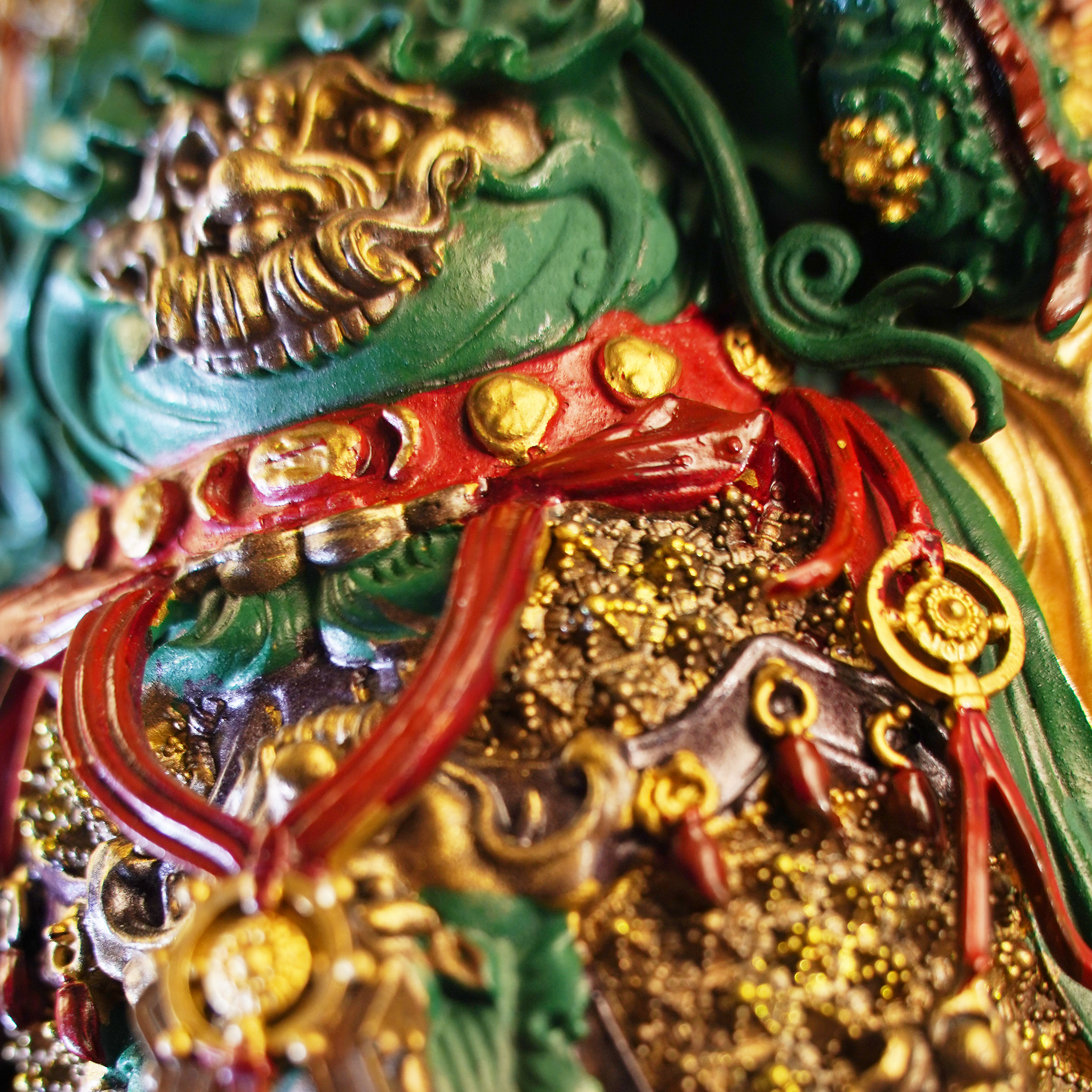 Intangible Cultural Heritage Cloisonné Pure Copper Guan Yu Statue | Wards off evil and attracts wealth, loyalty for all ages